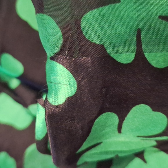 ☘️ Set of 2 Shamrock scarves for St. Patrick's Day. One NWT. Scarf set. - Picture 3 of 11